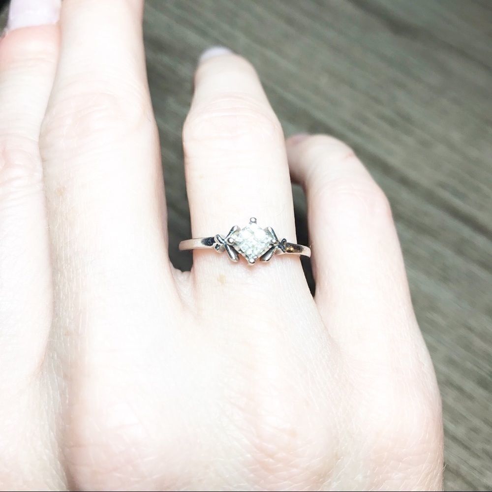 KAY JEWELERS White Gold and Diamond Ring.